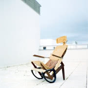 Oryginalny trójnóg z nogami w różnych kolorach,...