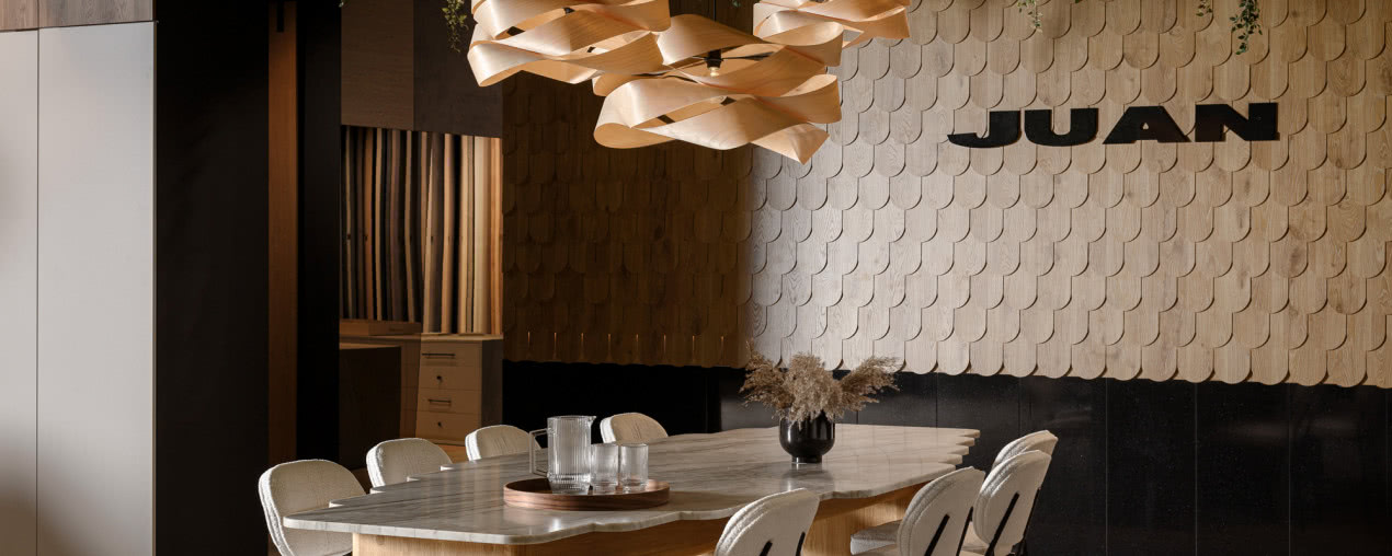 „Wejdź do domu” - inspiracyjna przestrzeń showroomu JUAN z produktami Geberit według koncepcji biura Monika Staniec Architekt Wnętrz