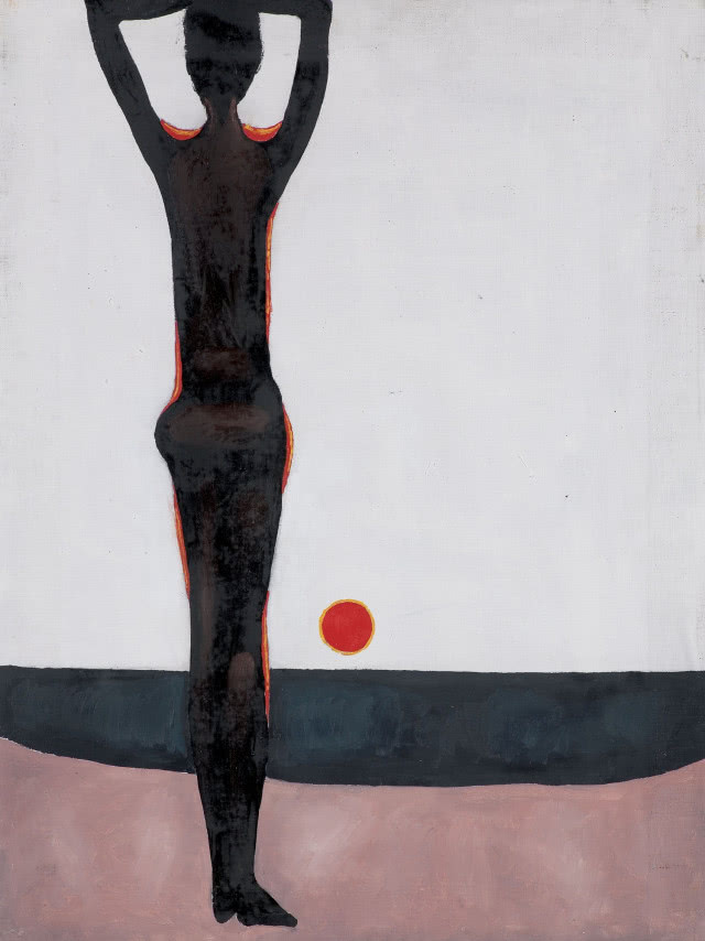 smukła kobieta, w tle morze i czerwone słońce