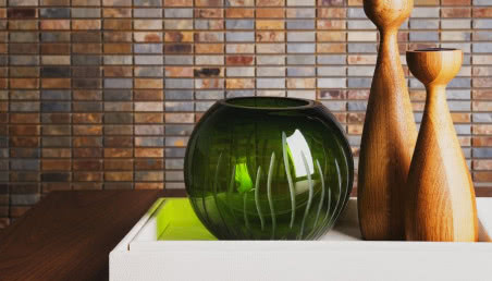 Granit, marmur, trawertyn - kamień na ścianach i podłodze w łazience