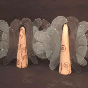 Katarzyna Hałas, "Anioły", szkło, glina szamotowa