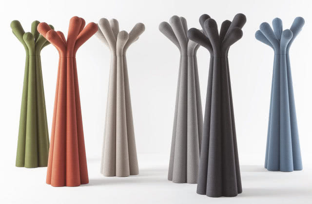 wieszaki stojące kolorowe