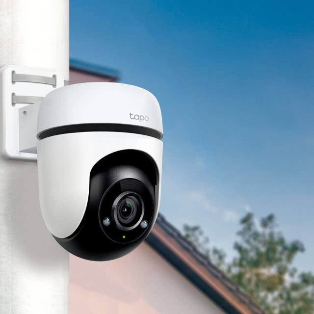 Łatwy montaż Tapo C500 pozwala umieścić kamerę w optymalnym miejscu