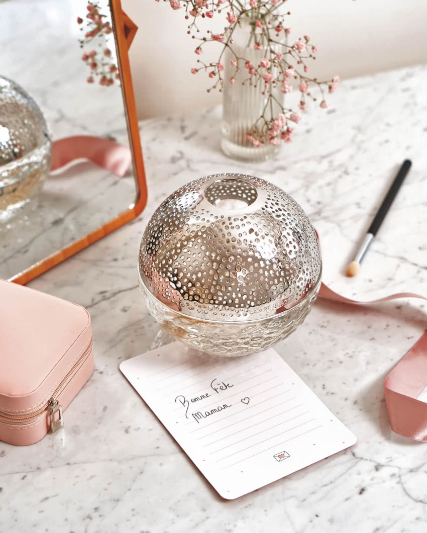 Lampa katalityczna Gravity urzeka formą...