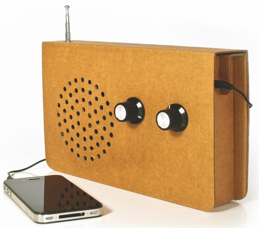 Tekturowe radio i odtwarzacz MP3, Christopher...