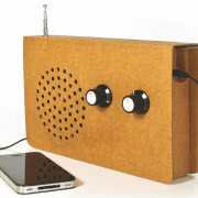 Stojak na butelki z winem, Rail Yard Studios.