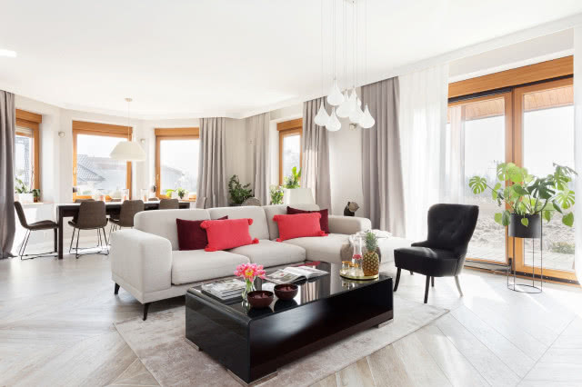 Salon w neutralnych kolorach