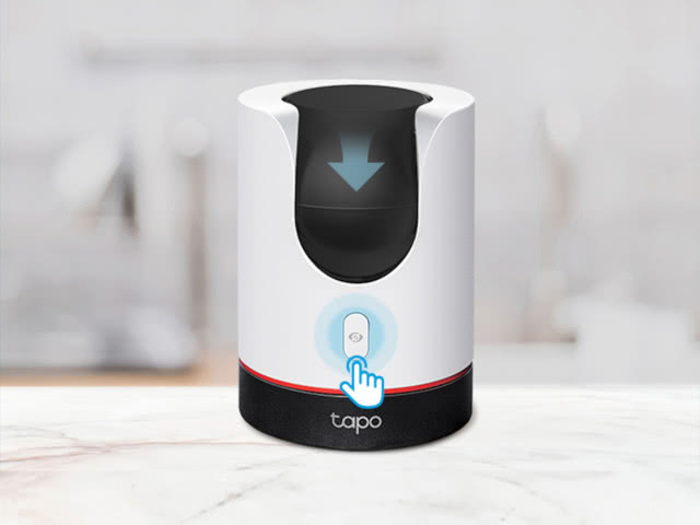 Tapo C225 ma wbudowany fizyczny przycisk blokujący podgląd z kamery