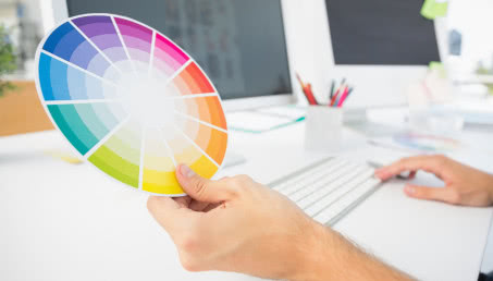 Koło barw, czyli jak łączyć ciepłe i zimne kolory ścian?