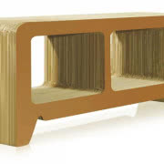 Stojak na butelki z winem, Rail Yard Studios.