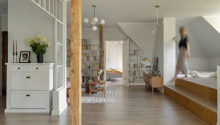 Sopocki strych przedwojennej kamienicy. Na poddaszu zamieszkała miłośniczka stylu vintage!