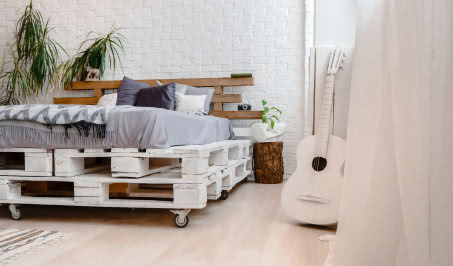 Meble z palet - wnętrzarski recykling i styl industrialny