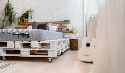 Meble z palet - wnętrzarski recykling i styl industrialny