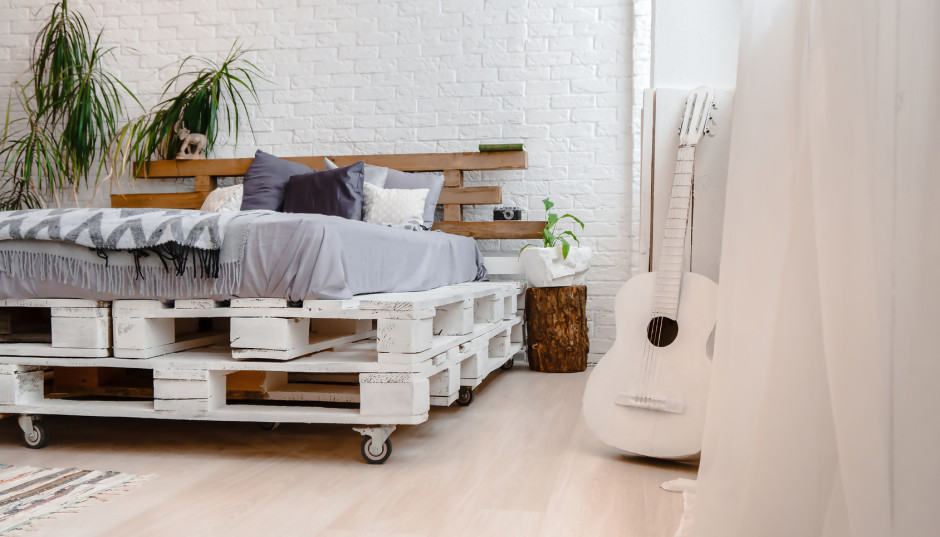 Jak wykonać i zabezpieczyć meble z palet?