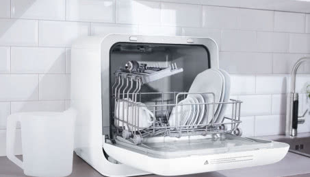 Czy zmywarka musi stać na podłodze? Czym jest i jak podłączyć zmywarkę nablatową?