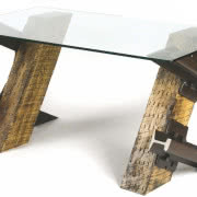 Stojak na butelki z winem, Rail Yard Studios.