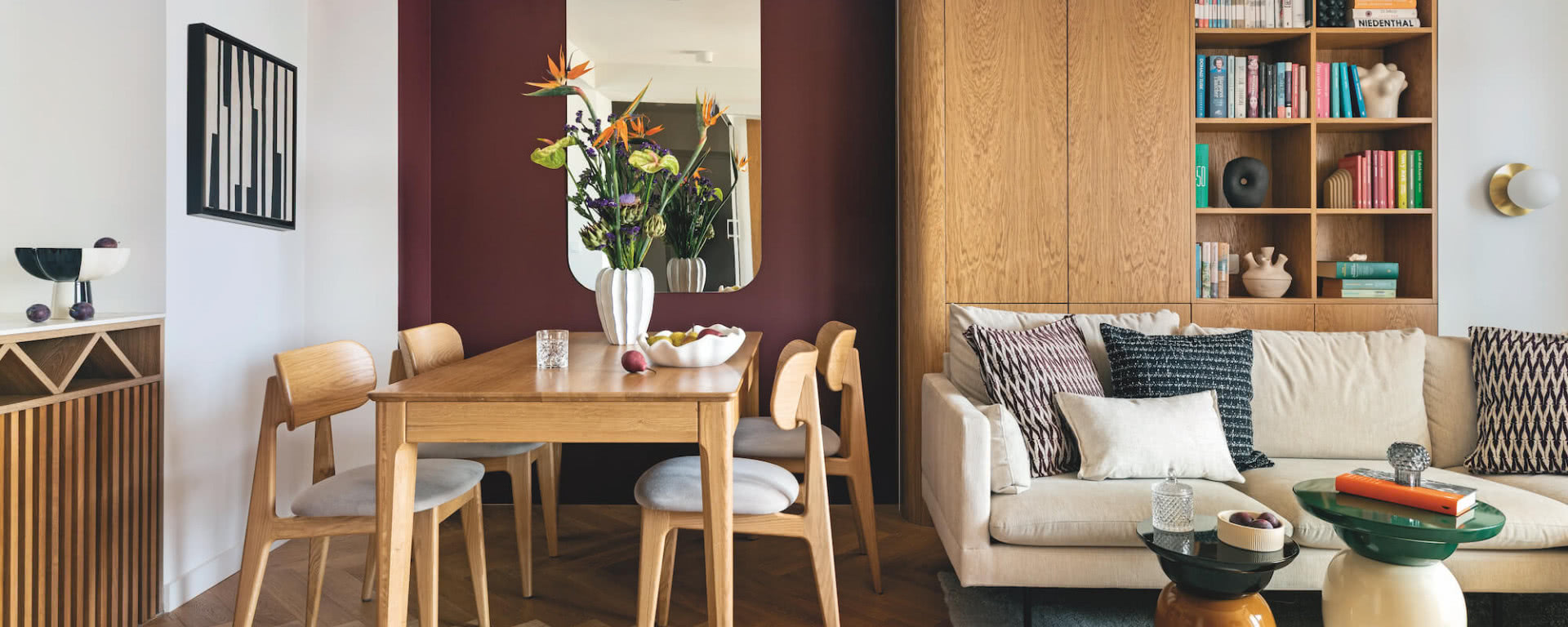 Sypialnia w salonie. Udana metamorfoza mieszkania w bloku z lat 70.