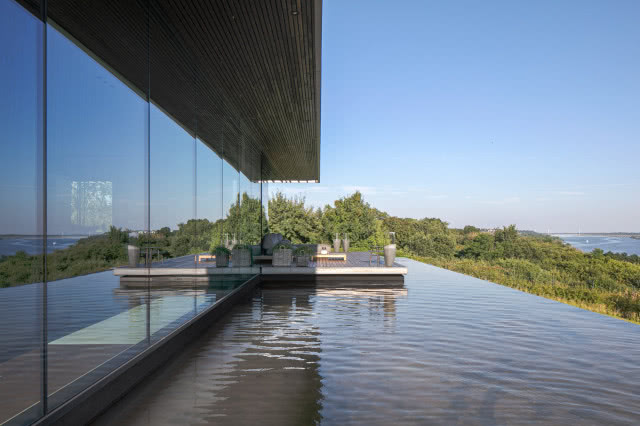 basen infinity, widok z boku