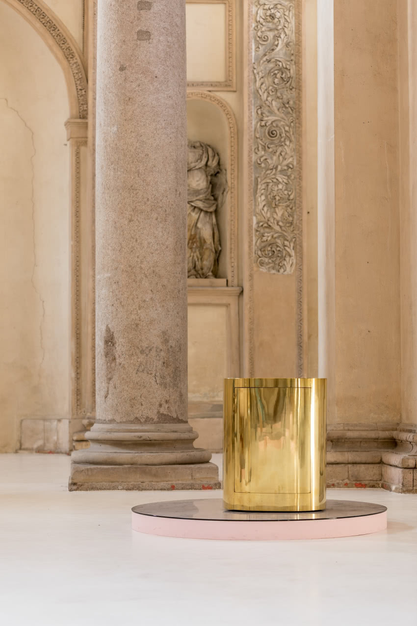 Bar Ovale to piękny, wykonany z polerowanego,...