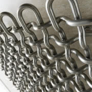 Drewniana ławka Leaning od Izabeli Bołoz