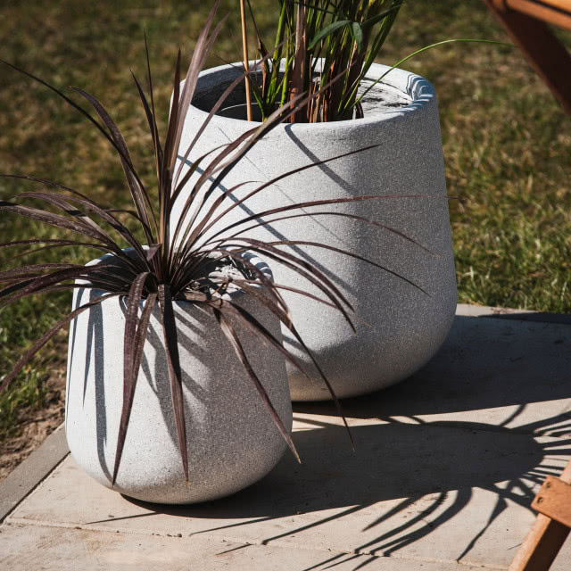 Marzysz o idealnym tarasie? Odkryj modne donice Garden & You i stwórz wyjątkową strefę relaksu!