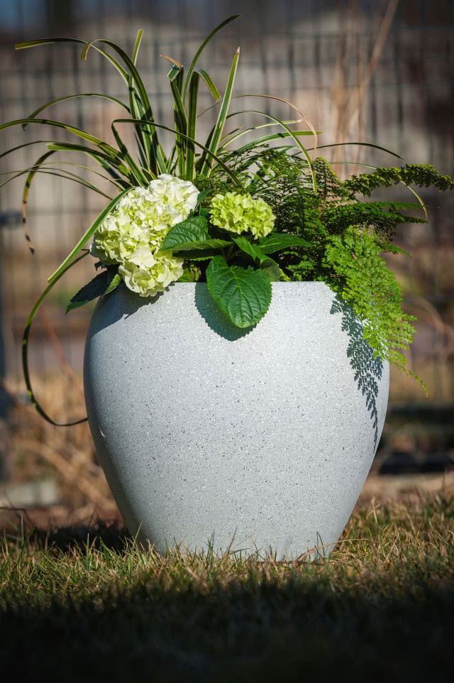 Marzysz o idealnym tarasie? Odkryj modne donice Garden & You i stwórz wyjątkową strefę relaksu!