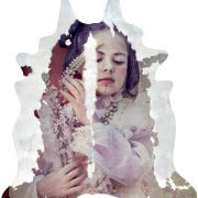 Lampa Lotus
Abażur został wykonany z jednego...