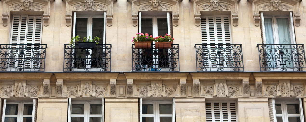 Jak wygląda balkon francuski i jak go zamontować? Pomysły na aranżację nowoczesnego balkonu