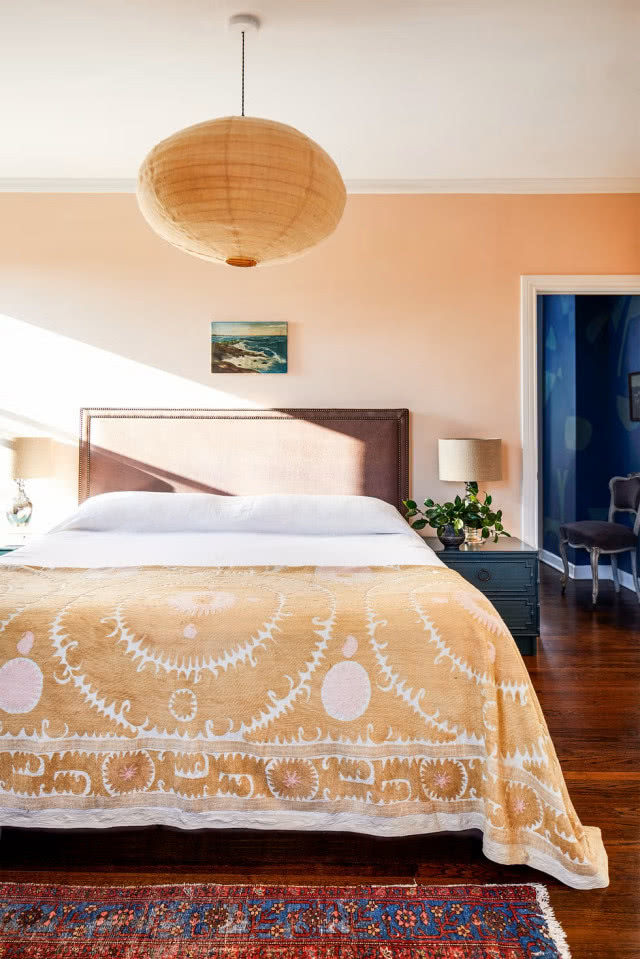 sypialnia w żółtym kolorze