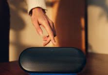 Harman Kardon Luna 2. Elegancki głośnik, który zachwyca dźwiękiem i inteligentnymi funkcjami 