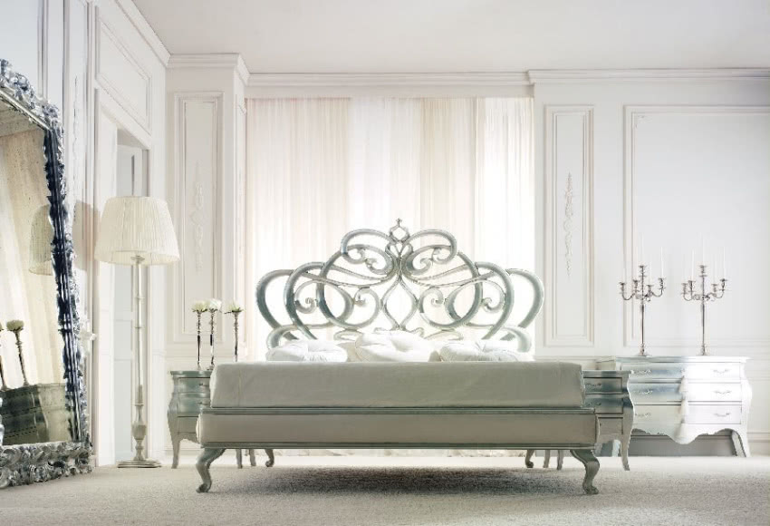 Drewniane łóżko Nouveau z rzeźbionym zagłówkiem,...