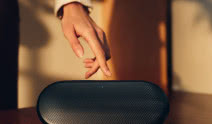 Harman Kardon Luna 2. Elegancki głośnik, który zachwyca dźwiękiem i inteligentnymi funkcjami