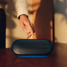 Harman Kardon Luna 2. Elegancki głośnik, który zachwyca dźwiękiem i inteligentnymi funkcjami