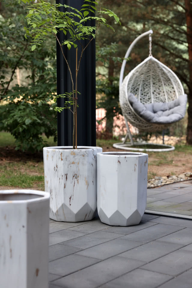 donice marmurowe na taras