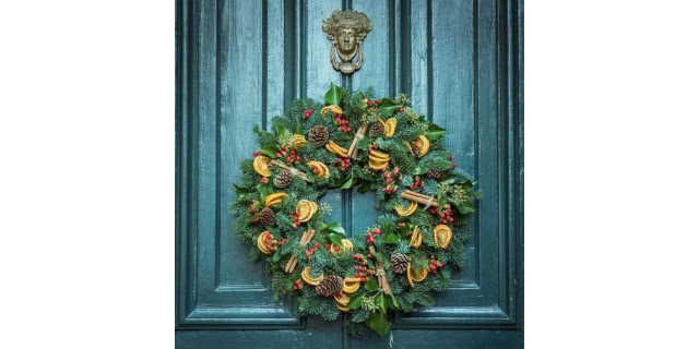 Drzwiowa aranżacja świąteczna, materiał prasowy, meble Wójcik