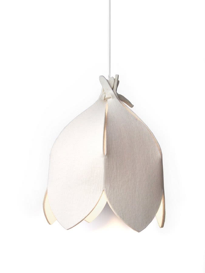 Lampa Lotus
Abażur został wykonany z jednego...