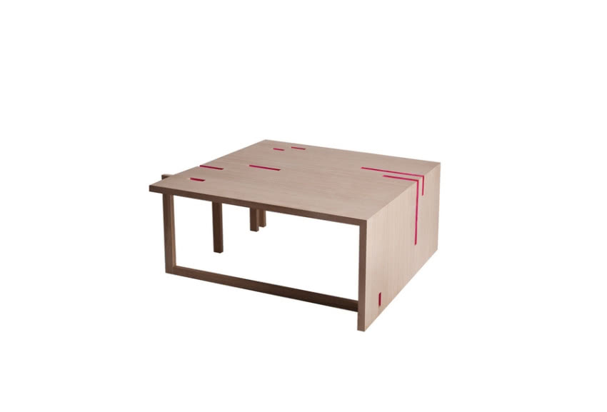 Różowa niespodzianka. Pozioma płaszczyzna stołu...