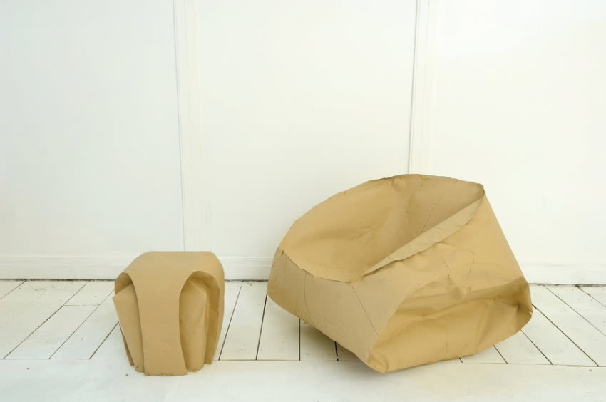 Siedzisko i stołek Volume produkowane są z...