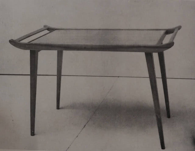 stolik z blatem w formie tacy Hanna Lachert