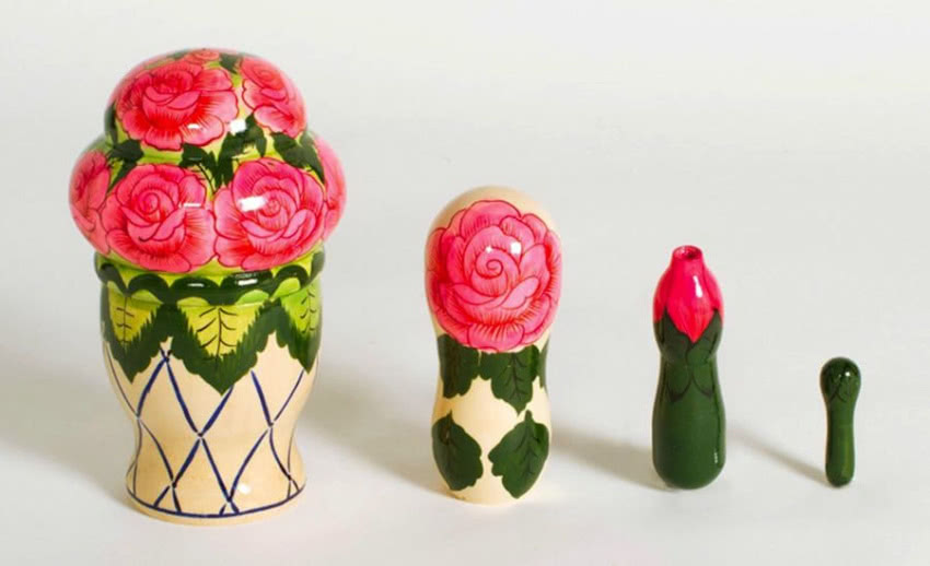 Matrioszki niezmiennie kojarzą się z Rosją....