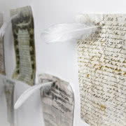 Lampa Lotus
Abażur został wykonany z jednego...