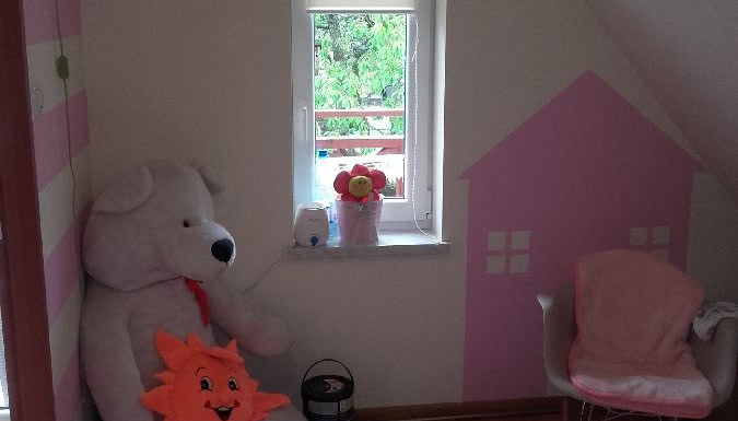 Pokój ze skosami dla małej dziewczynki