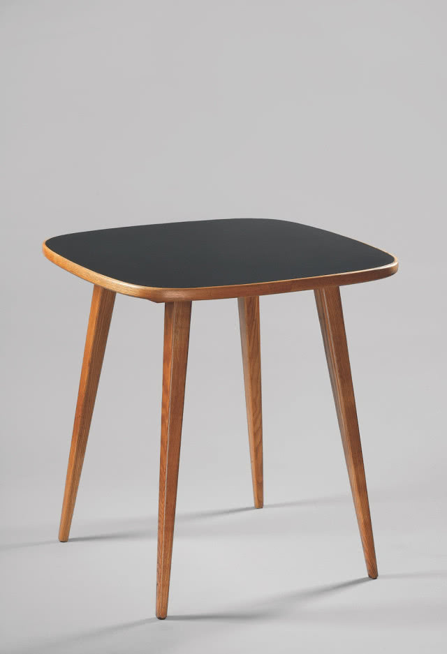 stolik kawowy z czarnym blatem Hanna Lachert