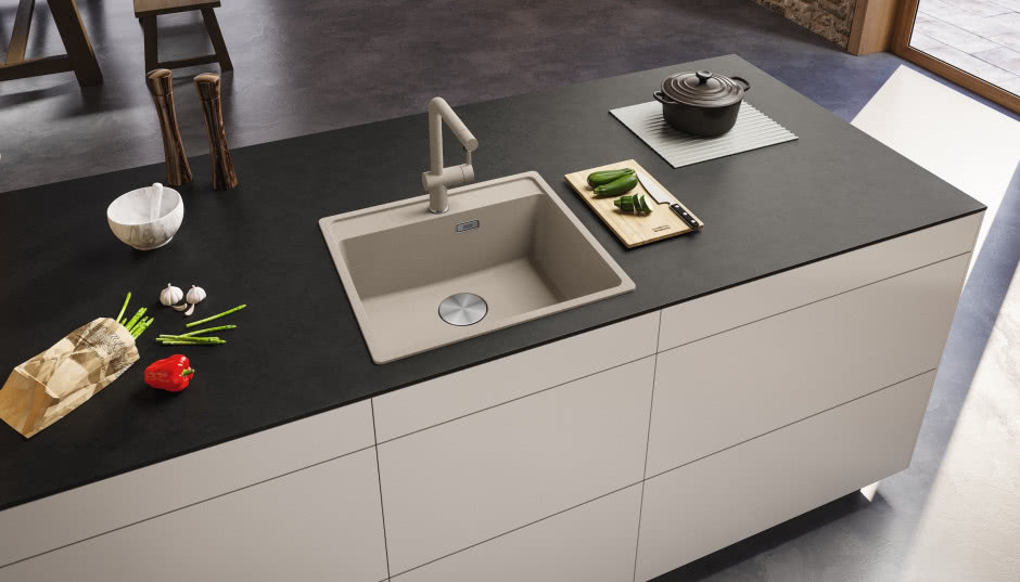 Kaszmirowa kuchnia i pasujące do niej zlewozmywaki Franke