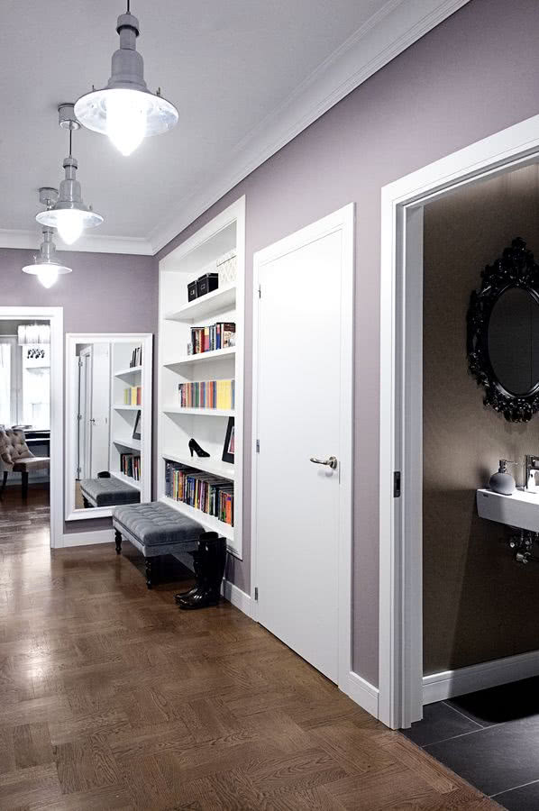 Hol. Widoczna na zdjęciu dębowa podłoga to...