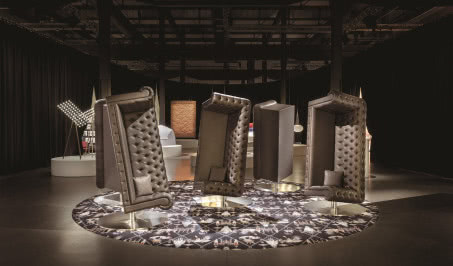 Rzecz kultowa - sofa Charleston projektu Marcela Wandersa. Projektant odwrócił ją do góry nogami!