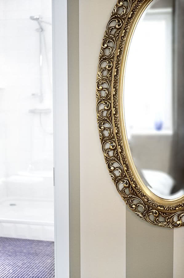 Od tego lustra w złotej ramie - pamiątki...