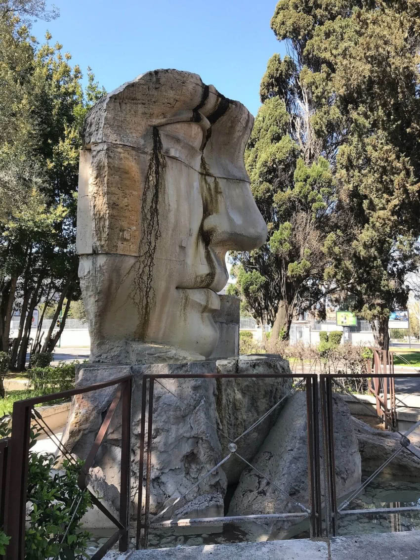 Igor Mitoraj, "Fontanna Dea Roma". Praca...