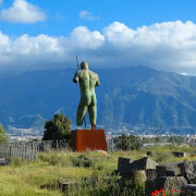 Igor Mitoraj, „Upadły Anioł”. Rzeźba znajduje...