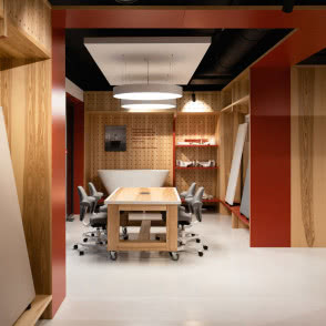 III miejsce w kategorii wnętrz publicznych zdobyli: Anna Kazecka-Włodarczyk, Paweł Garus i Jerzy Woźniak z poznańskiej pracowni mode:lina™. 